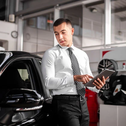 Por qué la mayoría de los equipos de ventas de automóviles solo venden activamente 5-6 horas al día (y cómo solucionarlo)